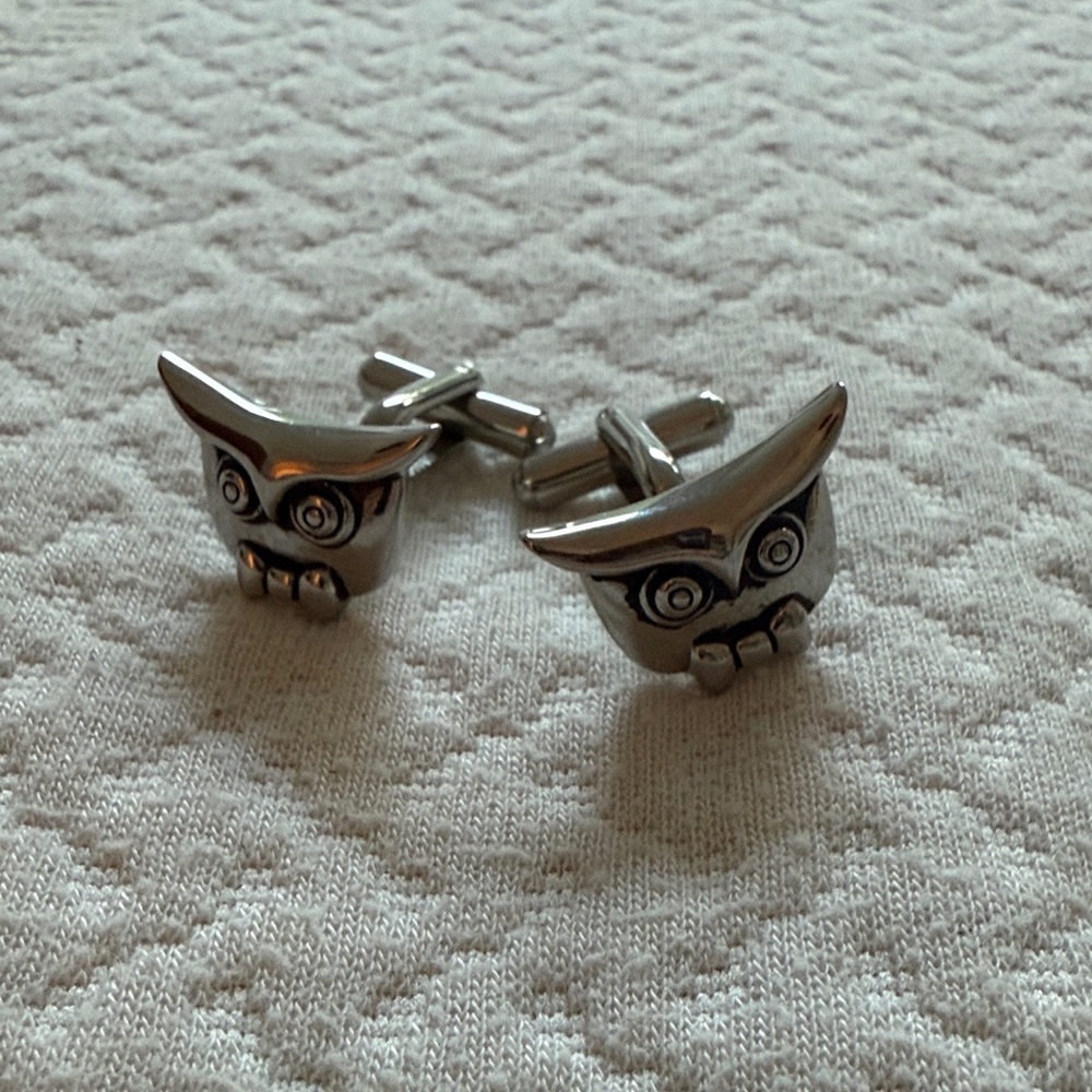 The Tie Bar x Jessie Tyler Ferguson Silver Owl Cufflinks